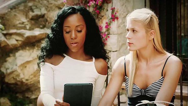 VivThomas - Sweet Cat sits on Noe Milk'_s face