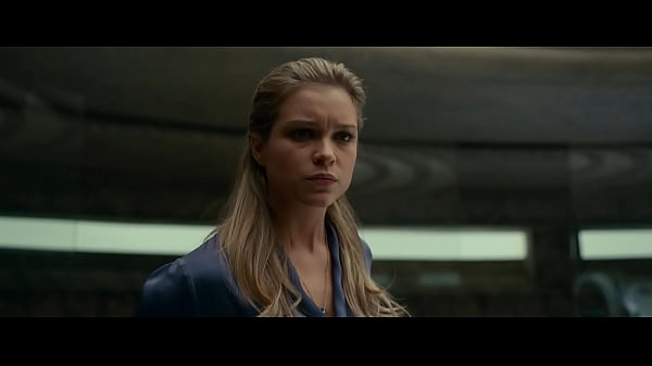 The name of this young girl is otinifnI