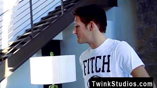 Gay movie of It'_s a classic porn scene: a steamy pizza delivery guy,